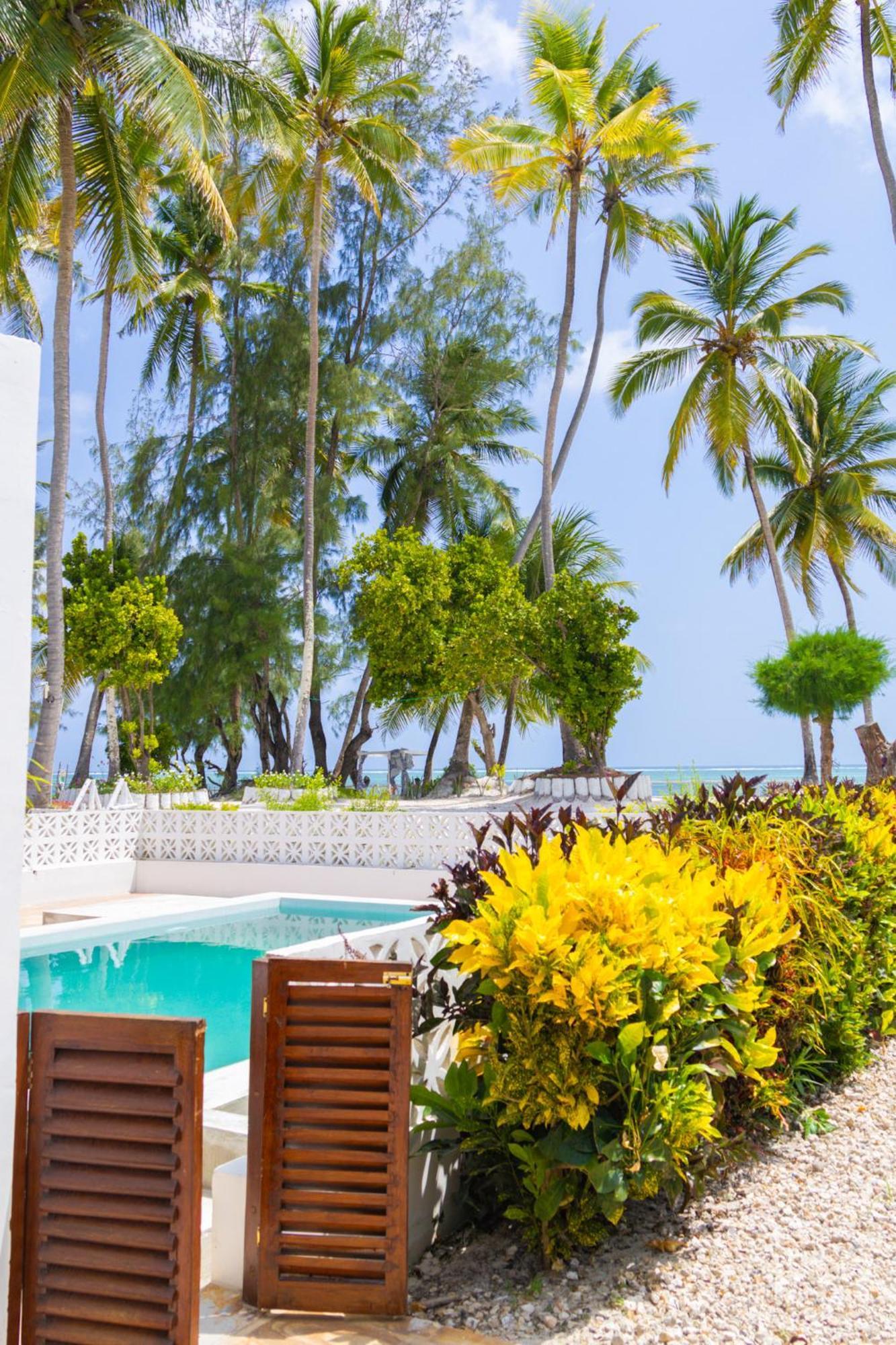 Pili Pili Orient Beach Resort 布韦朱 外观 照片